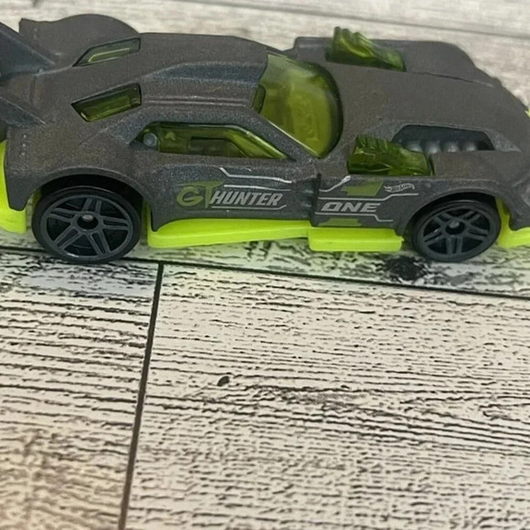 2014 Mattel Hot Wheels GT Hunter Grey Car With Florescent Green Under Carriage - Picture 6 of 9